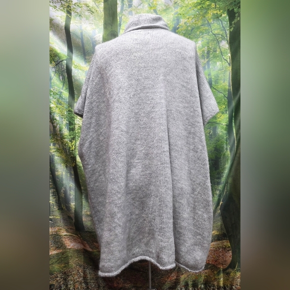 Women's Universal Thread Cozy Gray Turtleneck Sweater Poncho - Picture 4 of 15
